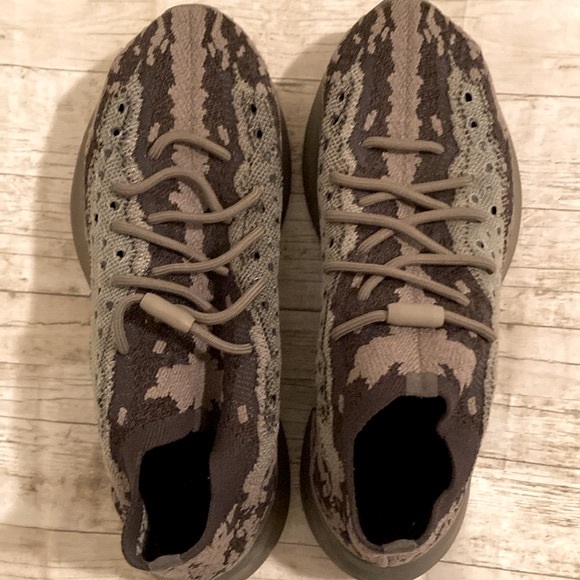 Adidas Yeezy Boost 380 - Picture 2 of 4